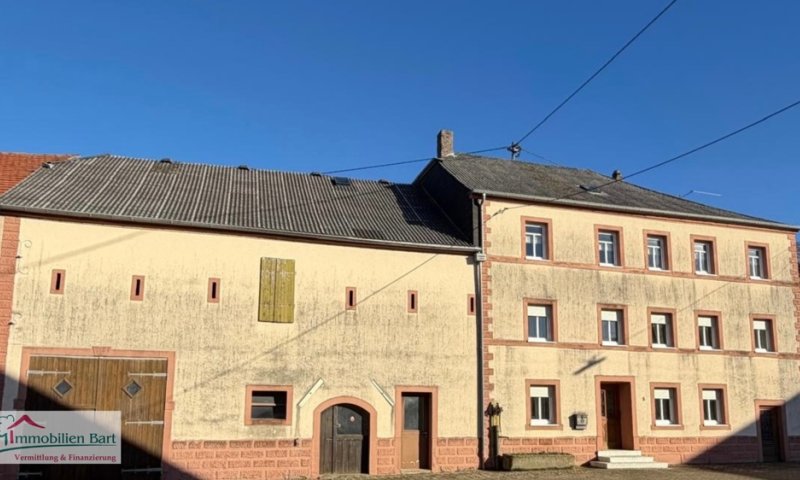 GRENZE LUXEMBURG: BAUERNHAUS MIT GROßEN STALLUNGEN AUF 13 AR!