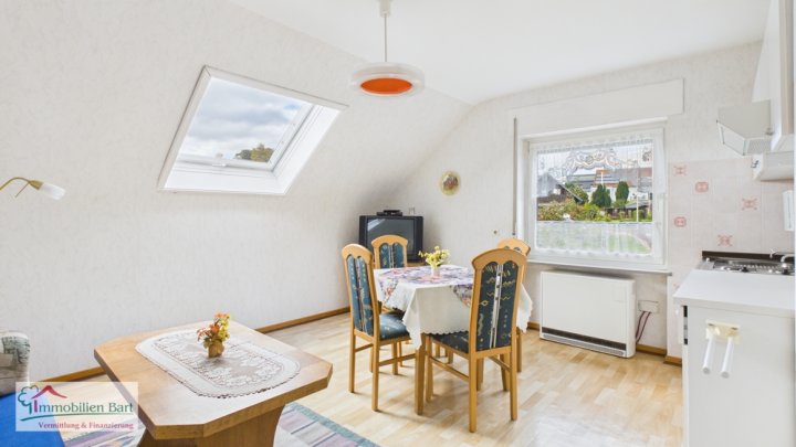 GRENZNÄHE: FREISTND. WOHNHAUS / 200 M² WFL. / GARTEN + GARAGE IN TOP WOHNLAGE