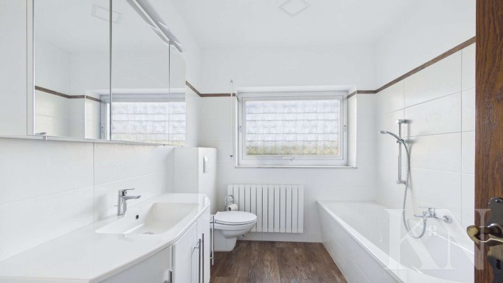 Großzügiges Einfamilienhaus mit Einliegerwohnung, 1.018 m² Grundstück und Weitblick in Riegelsberg!