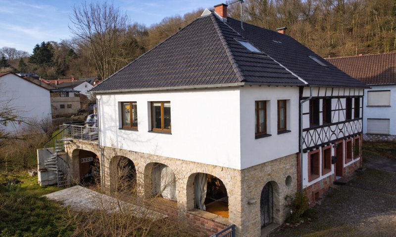 Großzügiges Wohnhaus mit Wintergarten, Sauna und Garten in Beckingen