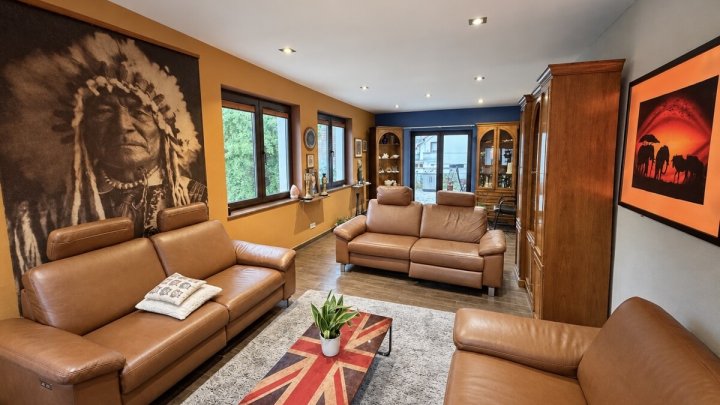 Großzügiges Wohnhaus mit Wintergarten, Sauna und Garten in Beckingen
