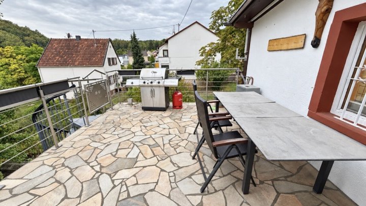 Großzügiges Wohnhaus mit Wintergarten, Sauna und Garten in Beckingen
