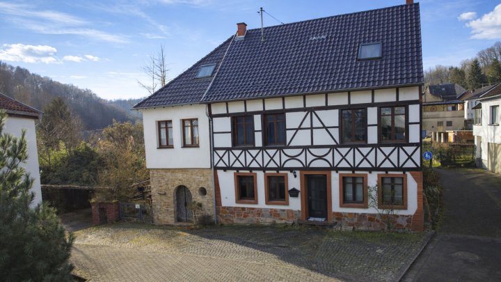 Großzügiges Wohnhaus mit Wintergarten, Sauna und Garten in Beckingen