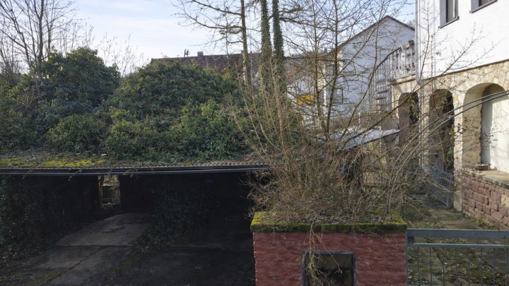 Großzügiges Wohnhaus mit Wintergarten, Sauna und Garten in Beckingen