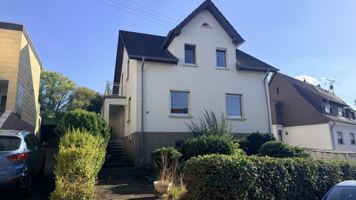 Freistehendes Einfamilienhaus mit großem Garten und viel Gestaltungspotenzial in Nalbach-Bilsdorf