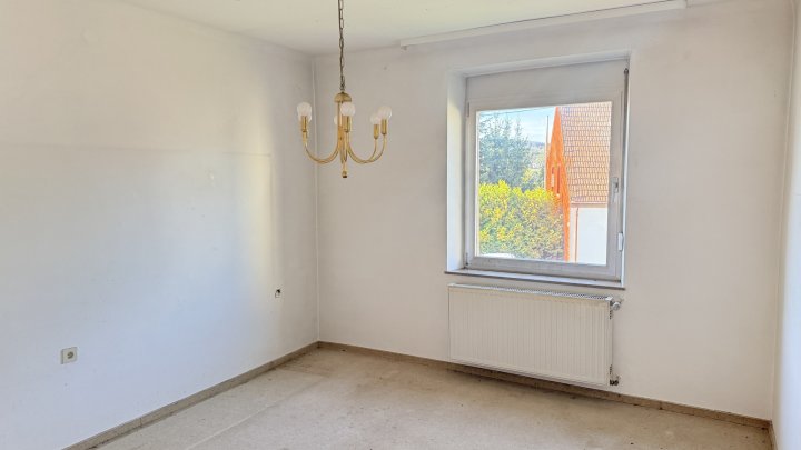 Freistehendes Einfamilienhaus mit großem Garten und viel Gestaltungspotenzial in Nalbach-Bilsdorf