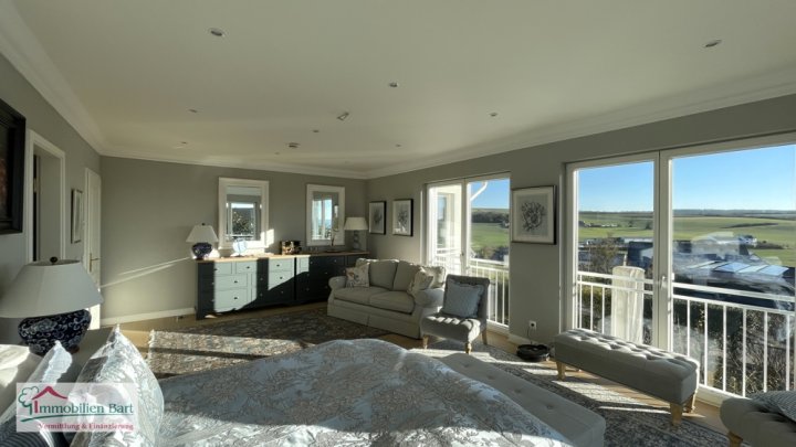 DESIGNERVILLA MIT POOL AN DER LUXEMBURGISCHEN GRENZE!
