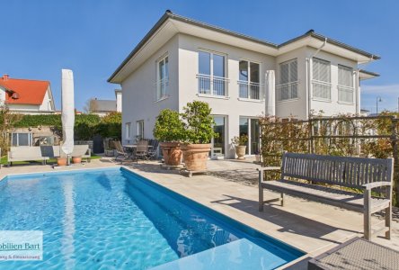 Terrasse mit Pool