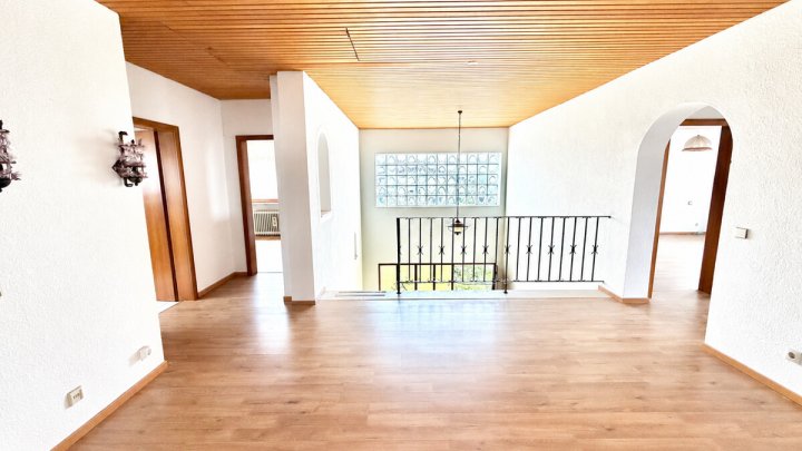 Einfamilienhaus mit Einliegerwohnung in ruhiger, naturnaher Höhenlage