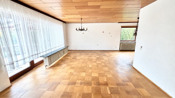 Einfamilienhaus mit Einliegerwohnung in ruhiger, naturnaher Höhenlage
