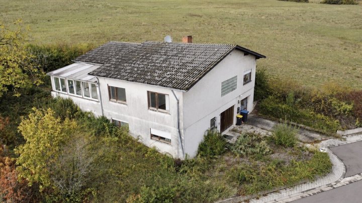 Einfamilienhaus mit Einliegerwohnung in ruhiger, naturnaher Höhenlage