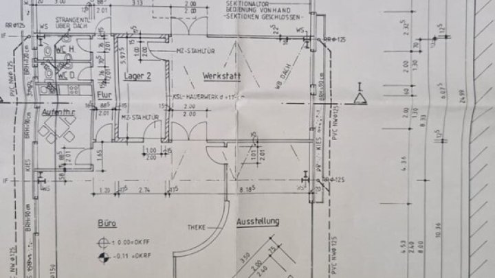Freistehende Ladenfläche / Halle mit Parkplätzen / B51 Gewerbegebiet Neumühler Weg