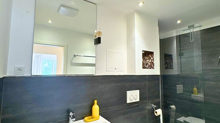 Renovierte 2-ZKB mit EBK, Balkon + Tiefgarage, Spitzenlage am Rotenbühl