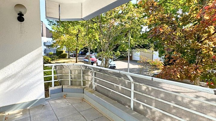 Renovierte 2-ZKB mit EBK, Balkon + Tiefgarage, Spitzenlage am Rotenbühl