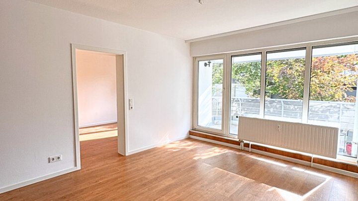 Renovierte 2-ZKB mit EBK, Balkon + Tiefgarage, Spitzenlage am Rotenbühl