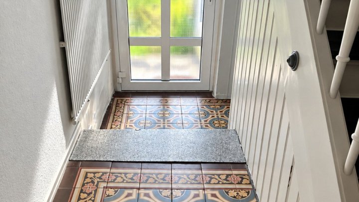 Charmantes 1-2 Familienhaus in Saarbrücken-Herrensohr -  Wohnen mit vielfältigen Möglichkeiten