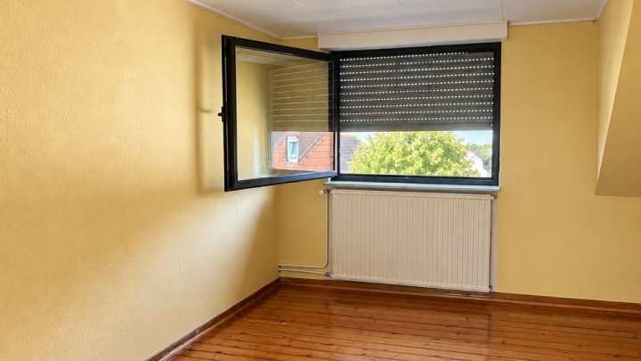 Charmantes 1-2 Familienhaus in Saarbrücken-Herrensohr -  Wohnen mit vielfältigen Möglichkeiten