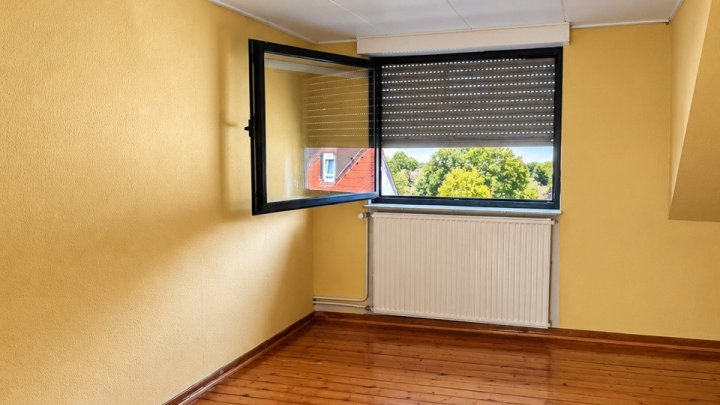 Charmantes 1-2 Familienhaus in Saarbrücken-Herrensohr -  Wohnen mit vielfältigen Möglichkeiten
