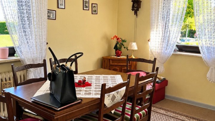  Sanierungsbedürftiges Reihenendhaus mit 2 Garagen in ruhiger Wohnsiedlung - Viel Platz und Gestaltungspotenzial in Völklingen-Ludweiler