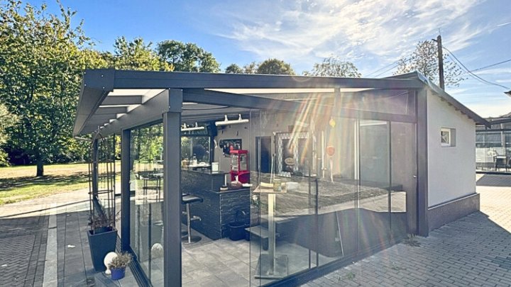Modernes Gebäudeensemble in diskreter Alleinlage, provisionsfrei