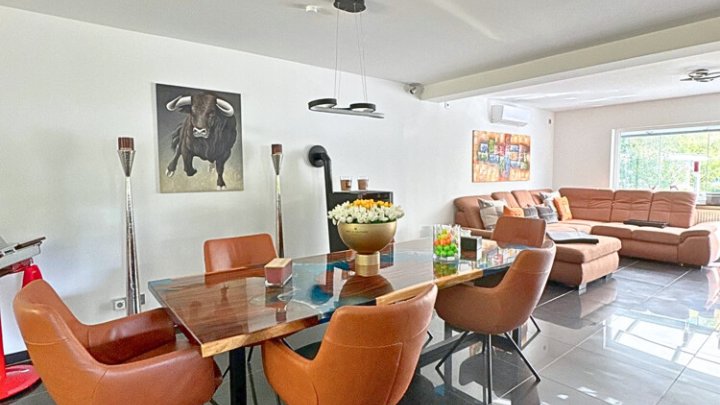 Modernes Gebäudeensemble in diskreter Alleinlage, provisionsfrei
