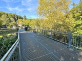 Brücke mit elektrischem Tor