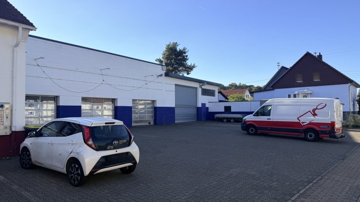 Halle, Lager und Verkaufsfläche - attraktive Gewerbefläche mit großem Außenbereich in Rehlingen