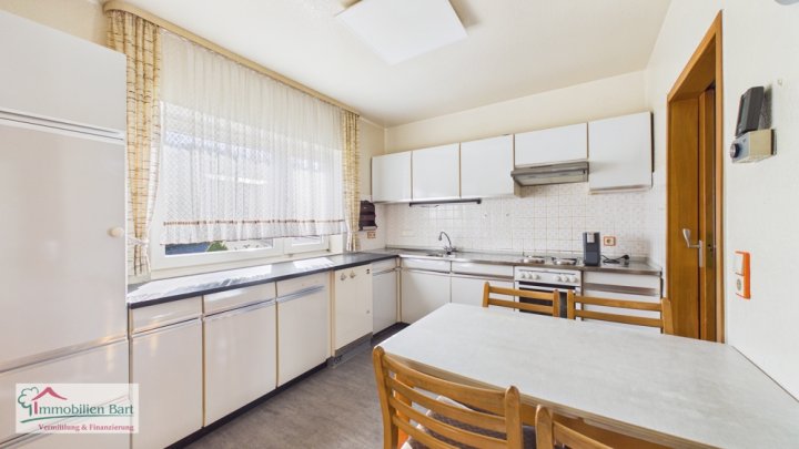 GRENZE LUXEMBURG: 5 SCHLAFZIMMER / 2 BÄDER / 3 GARAGEN IN PERL-BESCH!
