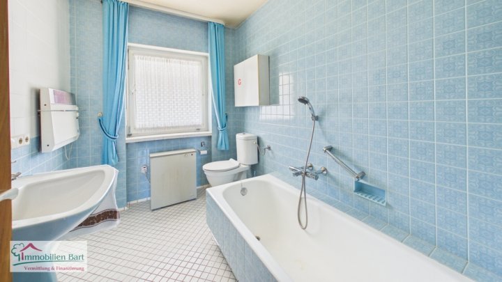 GRENZE LUXEMBURG: 5 SCHLAFZIMMER / 2 BÄDER / 3 GARAGEN IN PERL-BESCH!