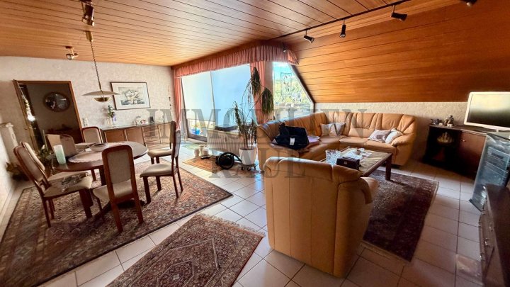 FREISTEHENDES 4-FAMILIENHAUS MIT 3 BALKONEN, TERRASSE, GARTEN & GARAGE IN SULZBACH