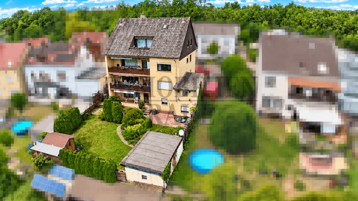 FREISTEHENDES 4-FAMILIENHAUS MIT 3 BALKONEN, TERRASSE, GARTEN & GARAGE IN SULZBACH