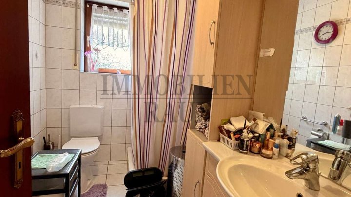 FREISTEHENDES 4-FAMILIENHAUS MIT 3 BALKONEN, TERRASSE, GARTEN & GARAGE IN SULZBACH