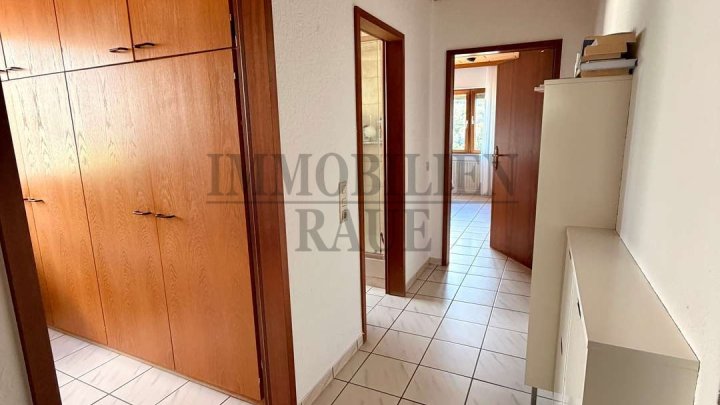 FREISTEHENDES 4-FAMILIENHAUS MIT 3 BALKONEN, TERRASSE, GARTEN & GARAGE IN SULZBACH