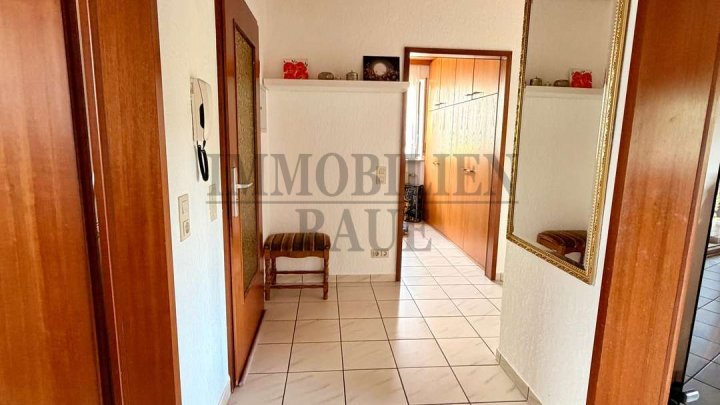 FREISTEHENDES 4-FAMILIENHAUS MIT 3 BALKONEN, TERRASSE, GARTEN & GARAGE IN SULZBACH