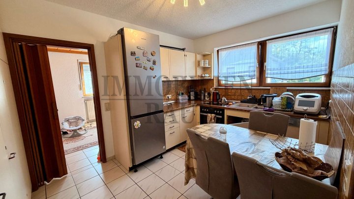 FREISTEHENDES 4-FAMILIENHAUS MIT 3 BALKONEN, TERRASSE, GARTEN & GARAGE IN SULZBACH