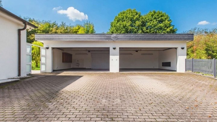 Villa in Bestlage von St. Ingbert – mit Parkgarten, großzügigem Wintergarten, Hallenbad und Sauna