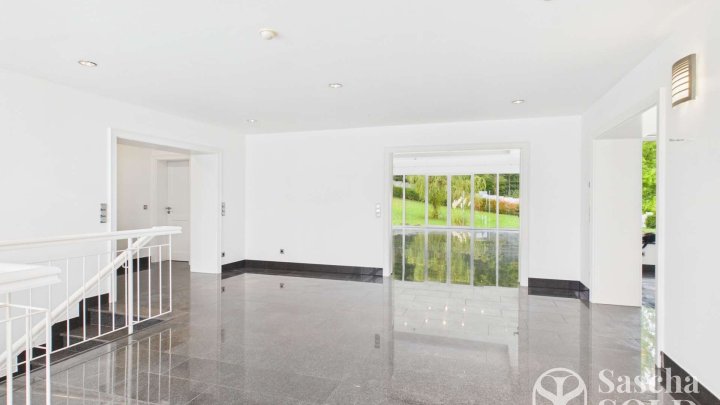 Villa in Bestlage von St. Ingbert – mit Parkgarten, großzügigem Wintergarten, Hallenbad und Sauna