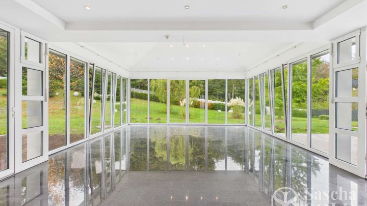 Villa in Bestlage von St. Ingbert – mit Parkgarten, großzügigem Wintergarten, Hallenbad und Sauna