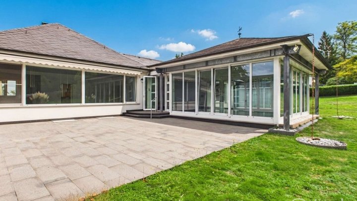 Villa in Bestlage von St. Ingbert – mit Parkgarten, großzügigem Wintergarten, Hallenbad und Sauna