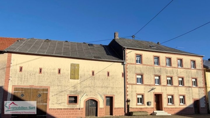 GRENZE L-SCHENGEN: BAUERNHAUS MIT GROßEN NEBENGEBÄUDEN IN PERL-BORG!