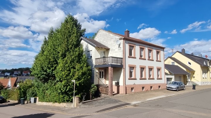 Ein-Zweifamilien-Handwerkerhaus in ruhiger Nebenstraße von Elm