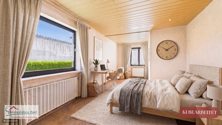 SOFORT VERFÜGBAR: 2 WOHNEINHEITEN / PV-ANLAGE / 4 GARAGEN / SCHÖNER GARTEN IN TOP LAGE