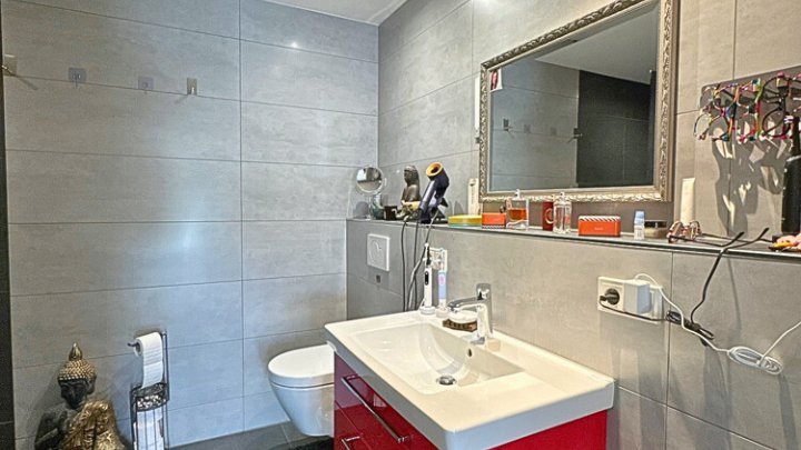 Neuwertiges luxuriöses Penthouse, Dachterrasse + 2 TG-Stellplätze