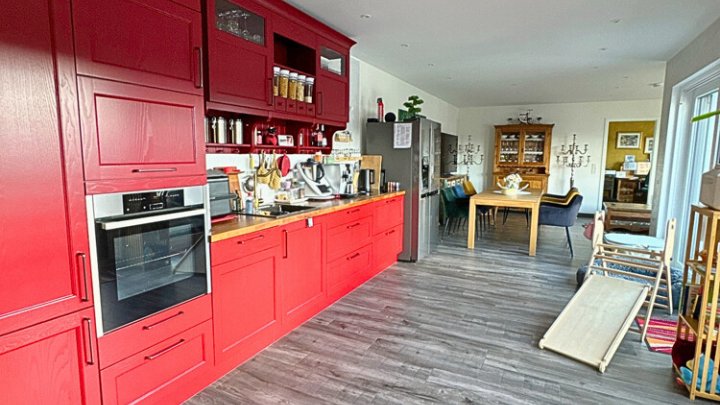 Neuwertiges luxuriöses Penthouse, Dachterrasse + 2 TG-Stellplätze