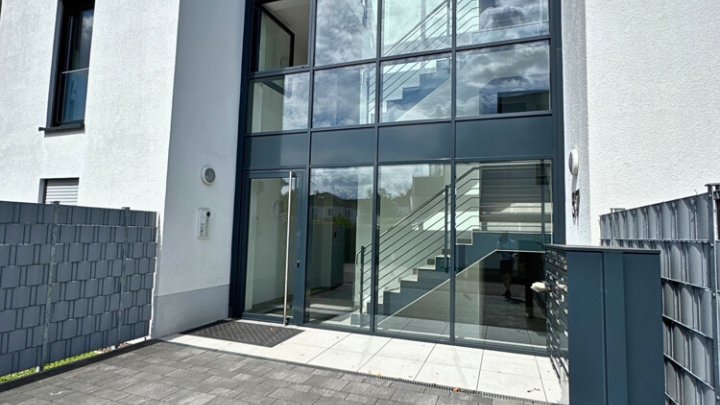 Neuwertiges luxuriöses Penthouse, Dachterrasse + 2 TG-Stellplätze