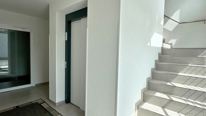 Neuwertiges luxuriöses Penthouse, Dachterrasse + 2 TG-Stellplätze