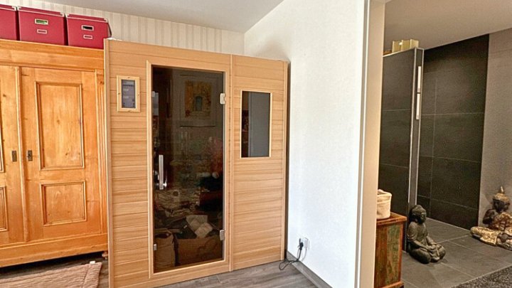 Neuwertiges luxuriöses Penthouse, Dachterrasse + 2 TG-Stellplätze