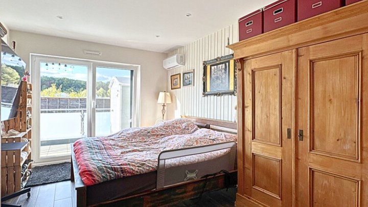 Neuwertiges luxuriöses Penthouse, Dachterrasse + 2 TG-Stellplätze
