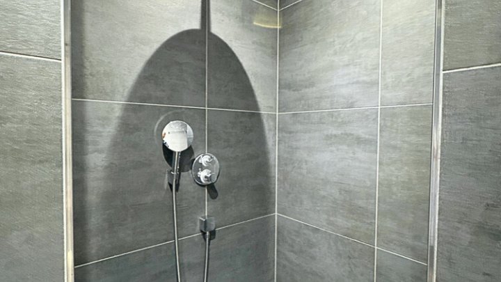 Neuwertiges luxuriöses Penthouse, Dachterrasse + 2 TG-Stellplätze