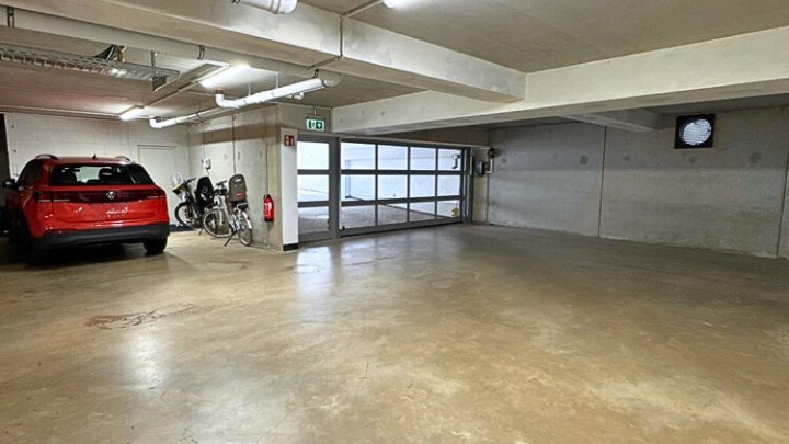 Neuwertiges luxuriöses Penthouse, Dachterrasse + 2 TG-Stellplätze